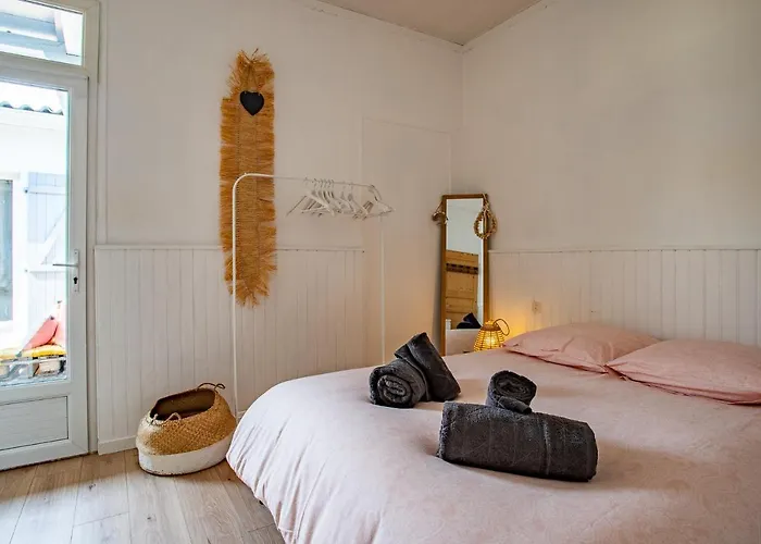 Villa A 2 Pas De La *