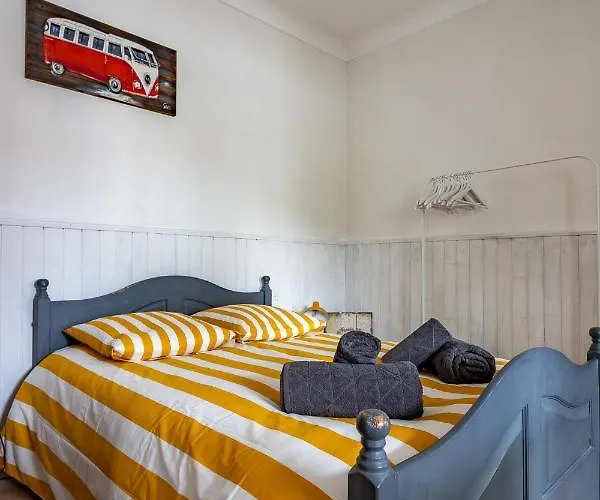 A 2 Pas De La Villa *