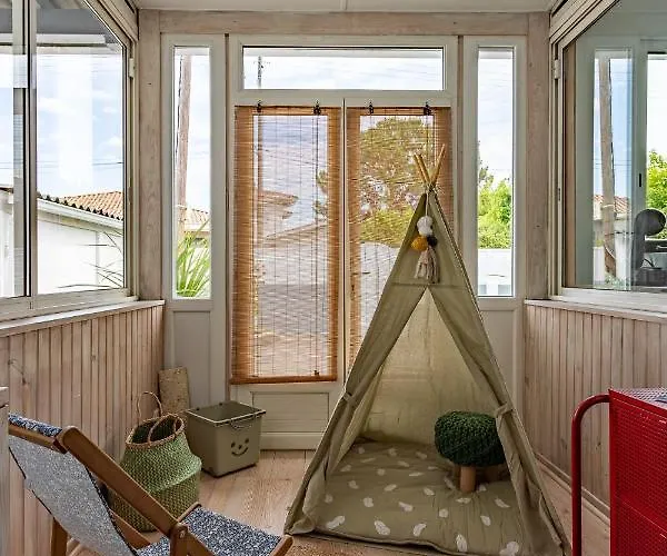 Villa A 2 Pas De La *